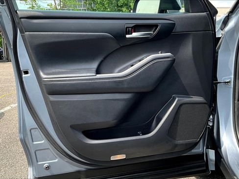 Used 2021 Toyota Highlander XLE image 22