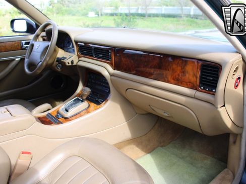Used 1997 Jaguar XJ6 image 26