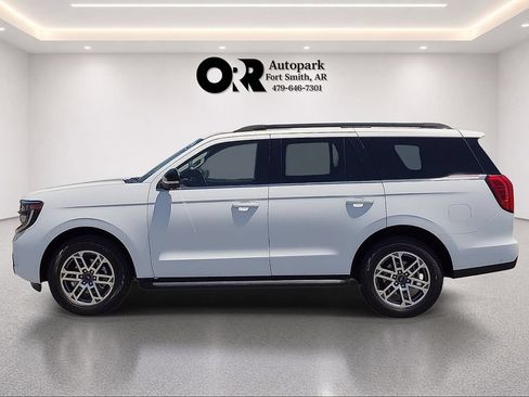 Used 2025 Ford Expedition Active AWD/4WD image 3