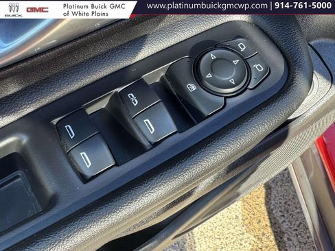 Used 2024 GMC Terrain SLE w/ Driver Convenience Package image 16