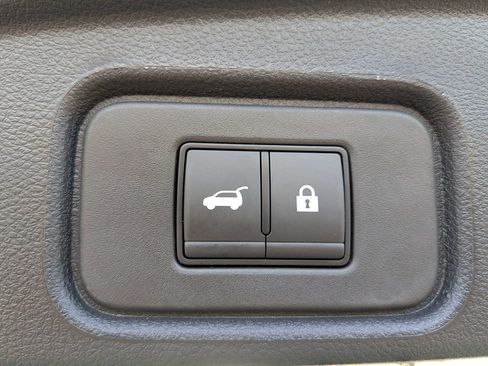 Used 2025 Nissan Pathfinder SL FWD image 14
