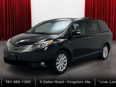 Used 2017 Toyota Sienna Limited image 1