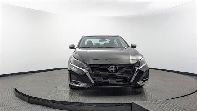 Used 2025 Nissan Altima 2.5 SV FWD image 12