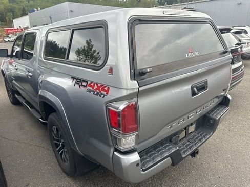 Used 2021 Toyota Tacoma TRD Sport w/ TRD Premium Sport Package AWD/4WD image 5