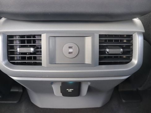 Used 2025 Ford F150 Lightning XLT image 21