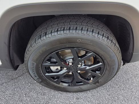 Used 2025 Jeep Grand Cherokee L Altitude RWD image 11