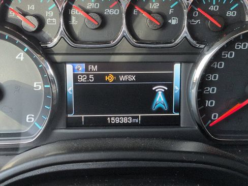 Used 2019 Chevrolet Suburban LT image 29