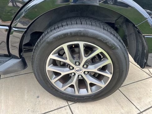Used 2017 Ford Expedition XLT w/ Equipment Group 202A RWD image 15