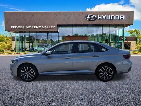 Used 2025 Volkswagen Jetta SE FWD image 7