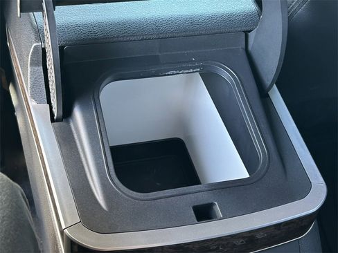 Used 2025 Toyota Sienna Platinum image 29