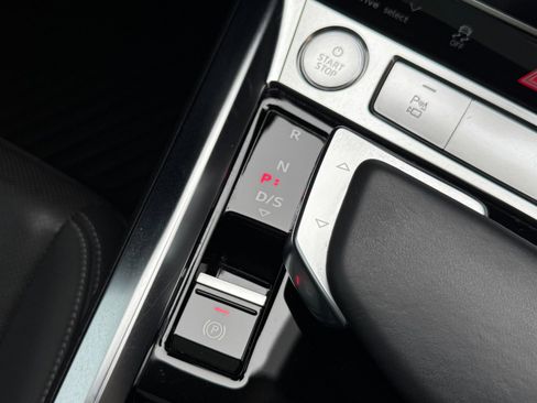 Used 2019 Audi e-tron Premium Plus image 27