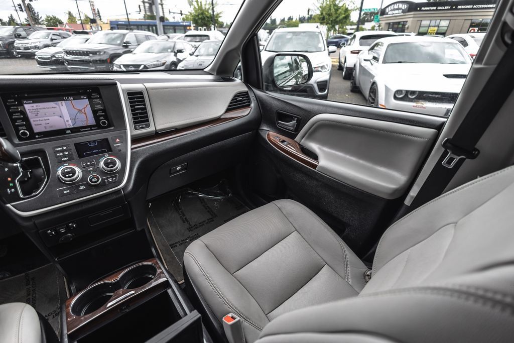 Used 2020 Toyota Sienna Limited AWD/4WD image 24