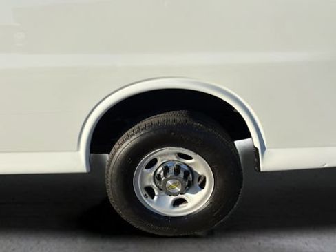Used 2024 Chevrolet Express 3500 LT w/ LT Preferred Equipment Group RWD image 30
