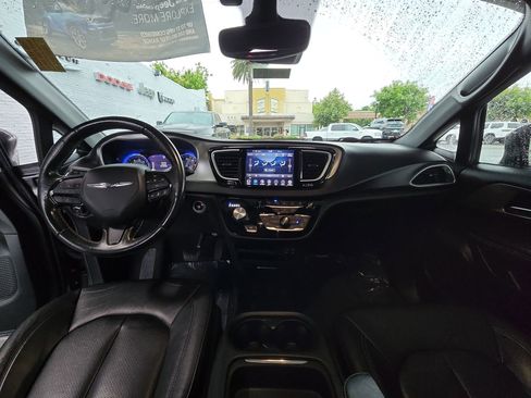 Certified 2020 Chrysler Pacifica Touring-L w/ Advanced Safetytec Group AWD/4WD image 27