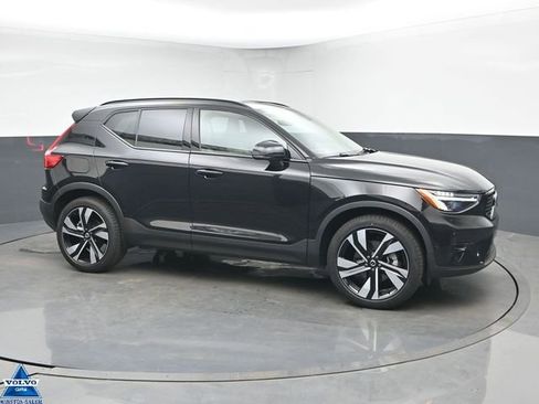 Used 2024 Volvo XC40 B5 Plus w/ Climate Package image 1