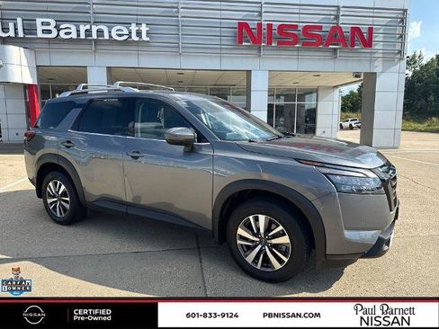Certified 2025 Nissan Pathfinder SL w/ Black Appearance Package FWD image 7