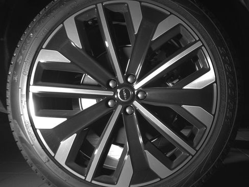Certified 2026 Volvo XC90 T8 Plus w/ Protection Package Premier AWD/4WD image 28