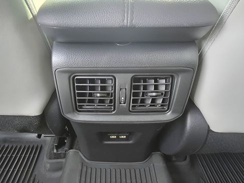 Used 2021 Toyota RAV4 XLE Premium image 28