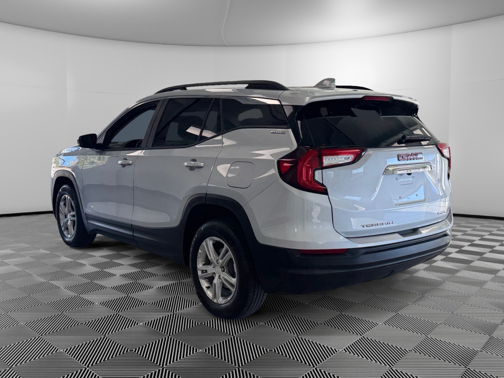 Used 2022 GMC Terrain SLE w/ Driver Convenience Package AWD/4WD image 6