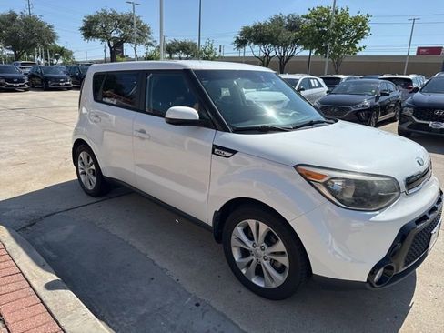 Used 2016 Kia Soul + w/ Audio Package FWD image 4
