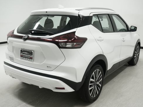 Used 2023 Nissan Kicks SV FWD image 4