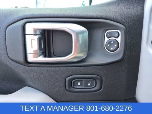 Used 2022 Jeep Wrangler Unlimited Sahara AWD/4WD image 33