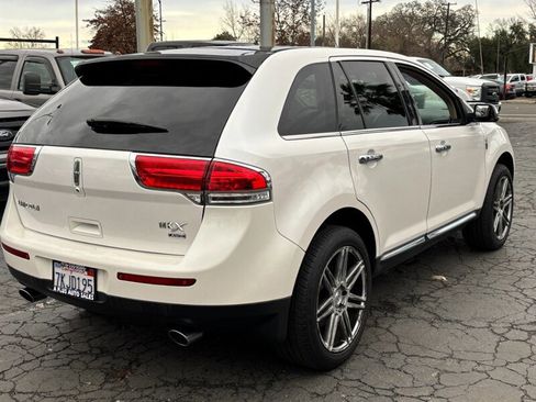 Used 2013 Lincoln MKX Base image 3