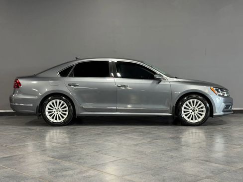 Used 2017 Volkswagen Passat 1.8T SE image 4