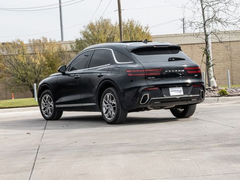 Used 2024 Genesis GV70 2.5T w/ Advanced Package image 3