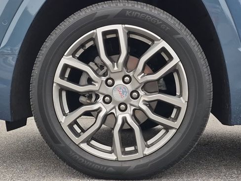 Used 2024 GMC Terrain Denali w/ Denali Premium Package image 8