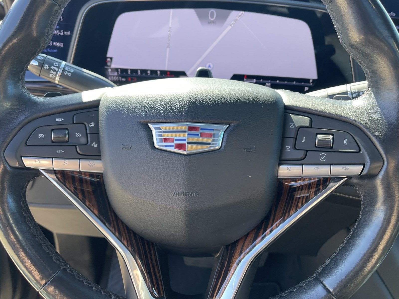 Used 2023 Cadillac Escalade ESV Premium Luxury AWD/4WD image 23