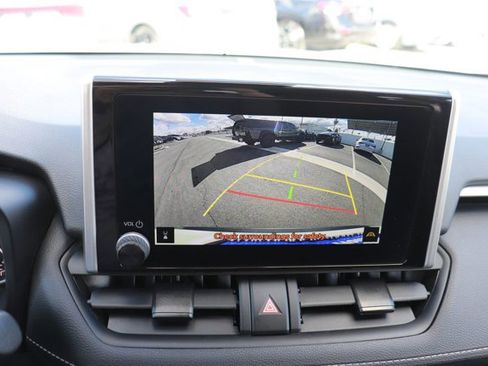 Used 2025 Toyota RAV4 XLE image 28