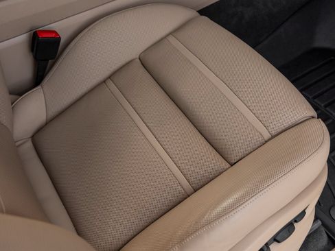 Certified 2023 Porsche Cayenne Platinum Edition AWD/4WD image 44