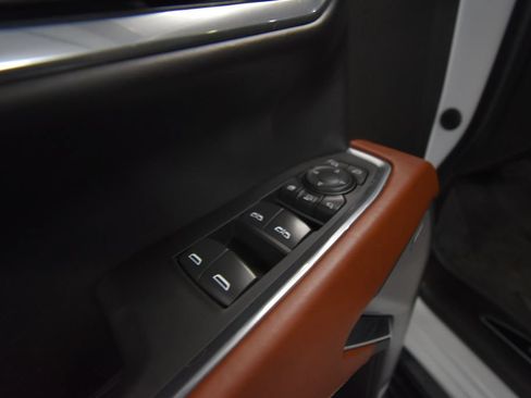 Used 2024 GMC Sierra 2500 Denali Ultimate AWD/4WD image 5