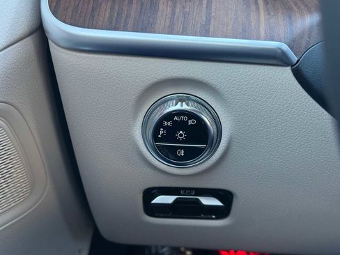 Used 2025 Mercedes-Benz C 300 Sedan image 40