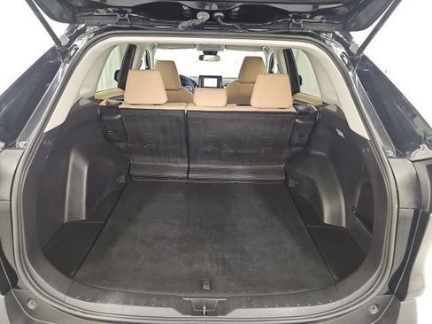 Used 2021 Toyota RAV4 LE image 31