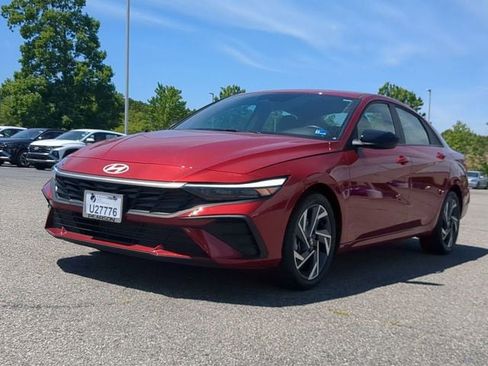 Used 2025 Hyundai Elantra Sport FWD image 6