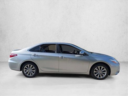 Used 2016 Toyota Camry XLE FWD image 2