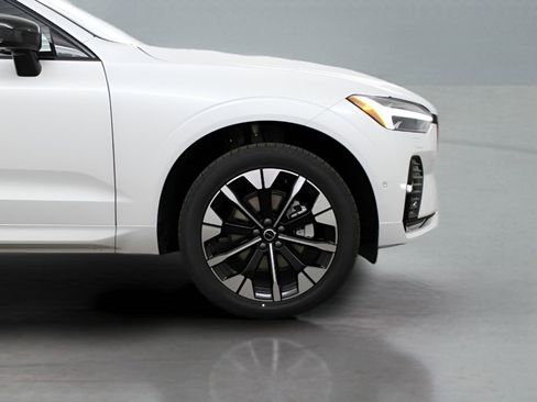 New 2026 Volvo XC60 B5 Plus w/ Protection Package Premier AWD/4WD image 18