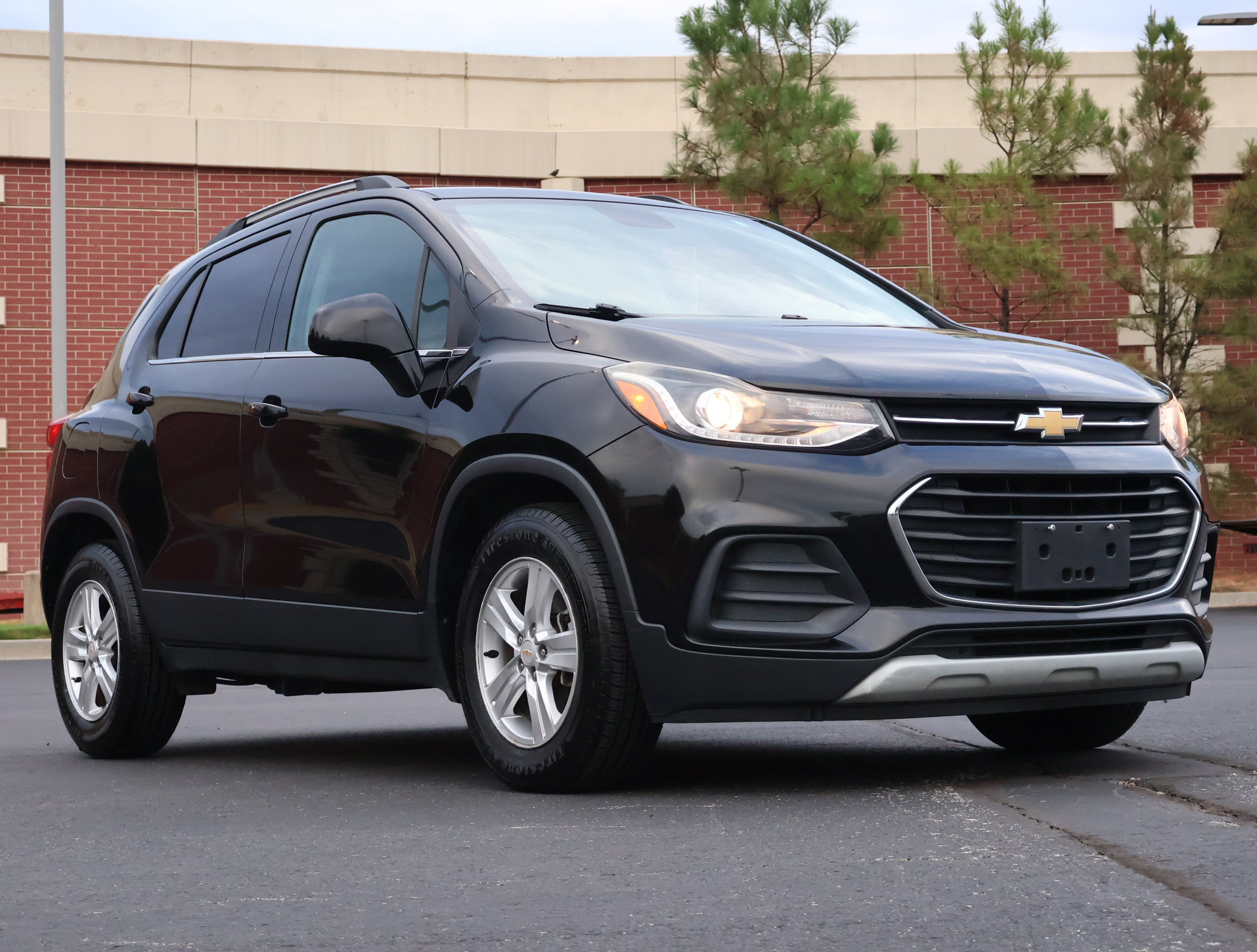 Used 2020 Chevrolet Trax LT w/ LT Convenience Package FWD image 1