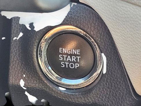 Used 2019 Toyota RAV4 XLE Premium image 8