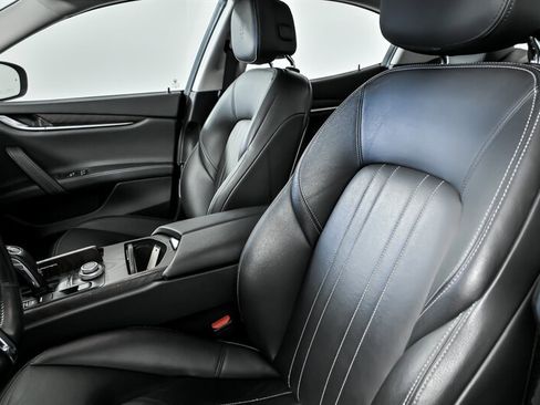 Used 2019 Maserati Ghibli S image 21