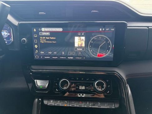 Used 2025 GMC Sierra 2500 AT4 w/ AT4 Premium Plus Package AWD/4WD image 8