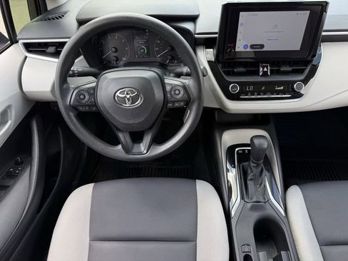 Used 2025 Toyota Corolla LE image 12