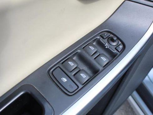 Used 2012 Volvo XC60 T6 R-Design image 16