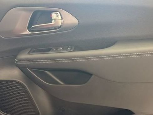 New 2026 Chrysler Pacifica Select AWD/4WD image 24