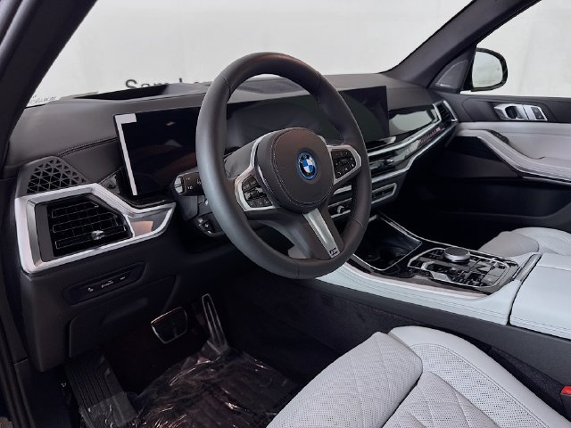 Used 2026 BMW X5 xDrive50e w/ M Sport Package AWD/4WD image 9