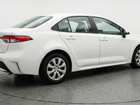Used 2025 Toyota Corolla LE FWD image 9