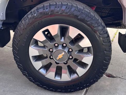Used 2024 Chevrolet Silverado 2500 Custom w/ Custom Value Package AWD/4WD image 7