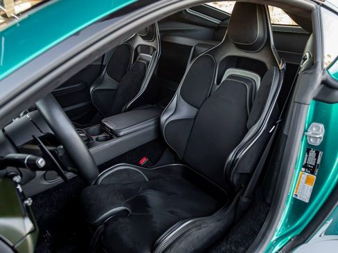 Used 2025 Aston Martin V8 Vantage Coupe image 12